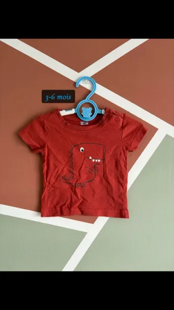 • T-shirt.