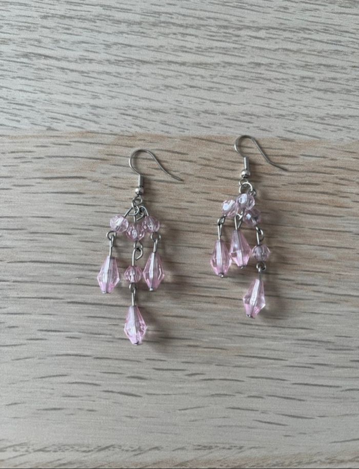 Boucles d'oreilles pendantes roses - photo numéro 2