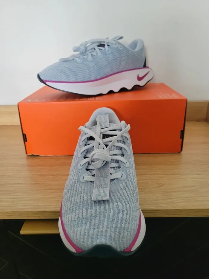 Nike Motive T40 100% Authentique - photo numéro 3