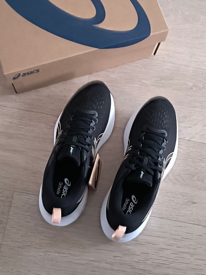 Baskets chaussures running Asics gel taille 40.5 neuves - photo numéro 9