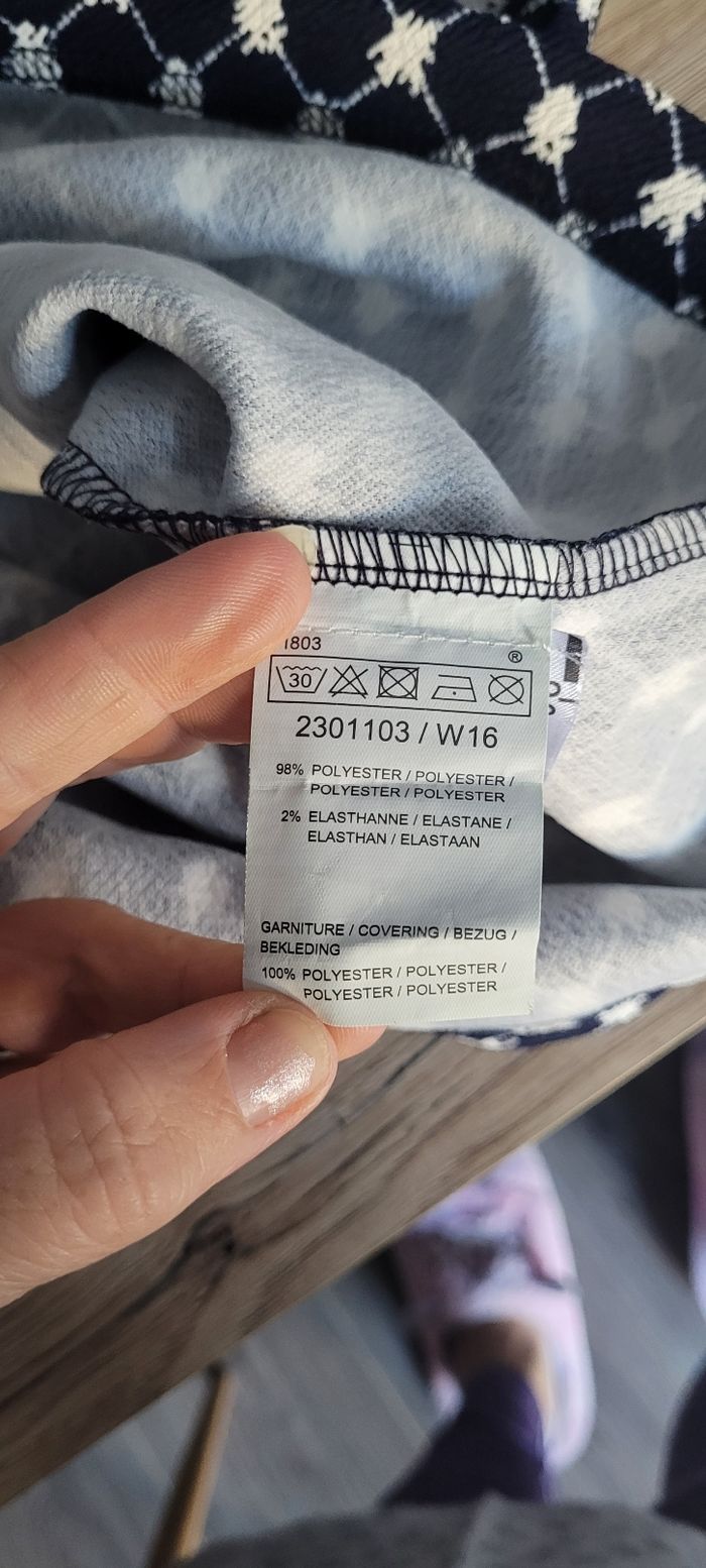 Robe bleu marine et blanche

Taille 42
Neuve sans étiquette 🏷 - photo numéro 7