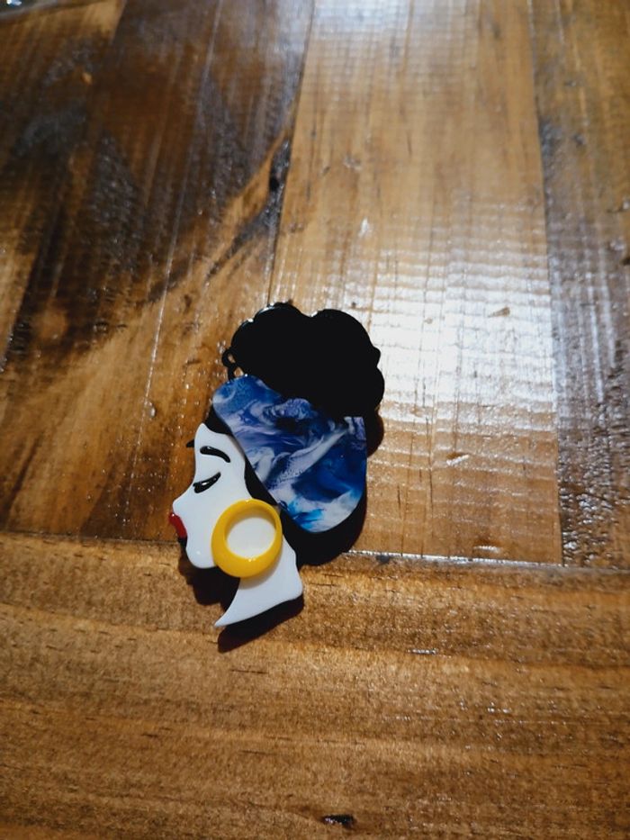 Femme au foulard bleu - photo numéro 3