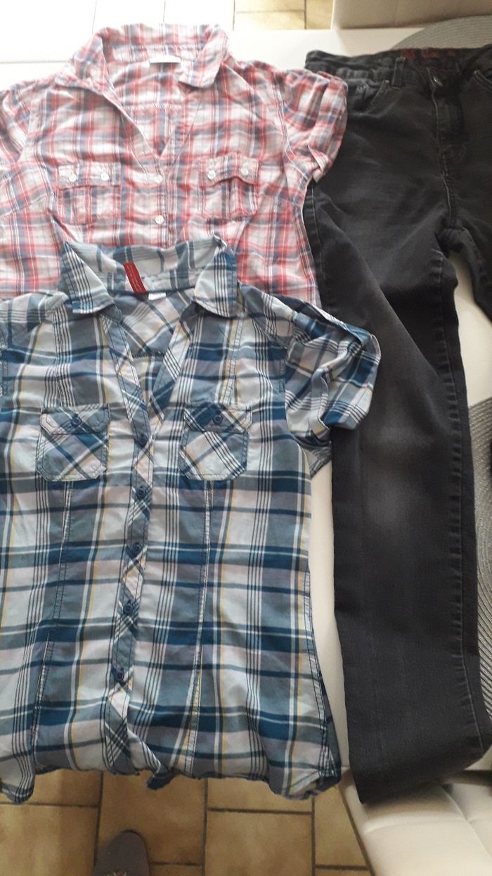 2 chemisiers manches courtes et jean noir taille 34