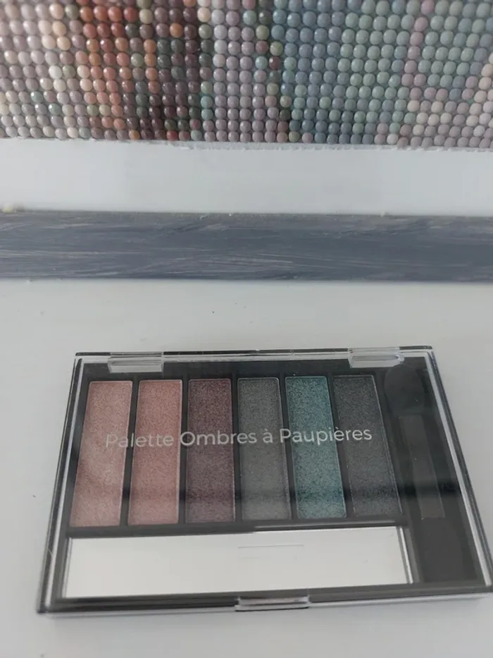 Pallete fards à paupières multicouleur - photo numéro 2