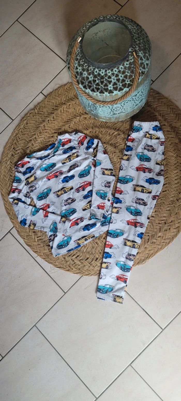 Joli pyjama garçon voiture Taille 7 ans