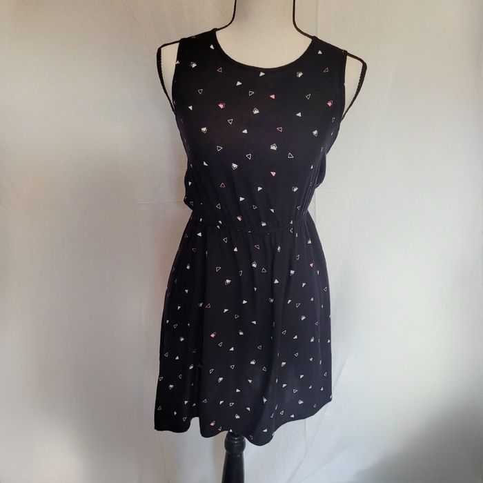 Jolie robe noir à motif. Fille 12 ans. Marque C&A