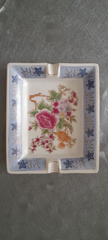 Cendrier ou vide poches