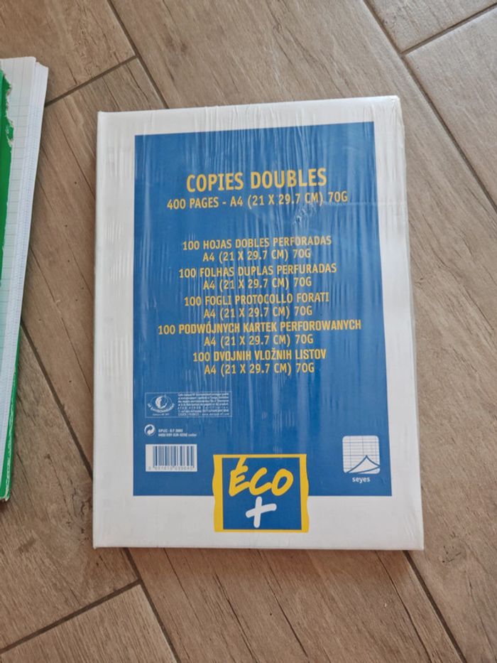 Lot de feuilles de papeterie - photo numéro 8