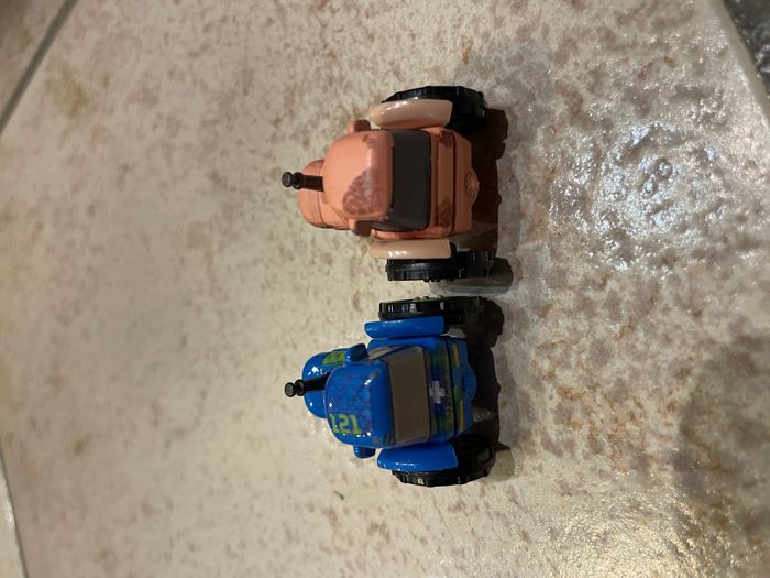 Lot de 2 mini racers Cars Tracteurs (rares) - photo numéro 3