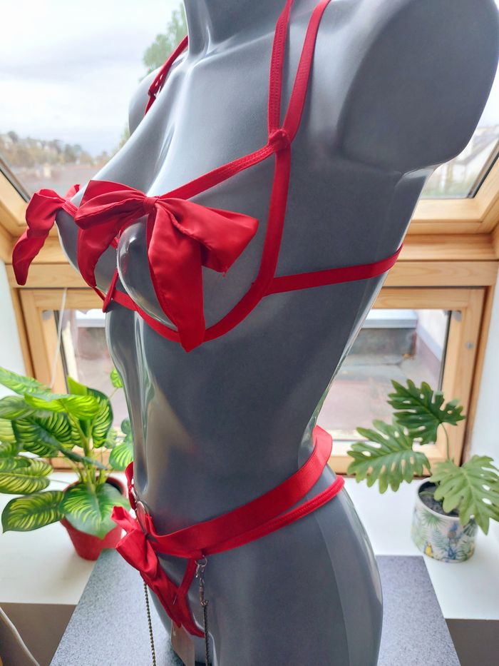 Ensemble 3 pièces composé d’un porte-jarretelles en strass - photo numéro 8