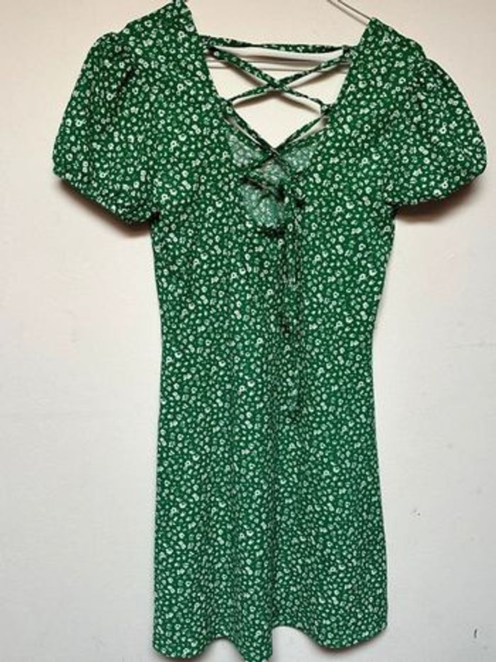 Petite robe verte à lacet - photo numéro 2
