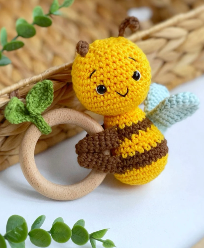 🎁🐝 Coffret naissance abeille (peluche + hochet) fait main au crochet - photo numéro 2