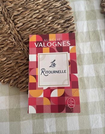 Livre de poche Aurelie Valognes « La ritournelle »