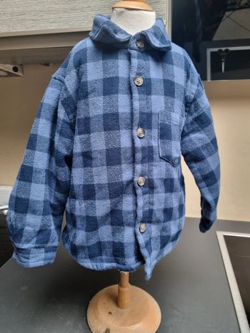 Manteau bien chaud à carreaux bleus