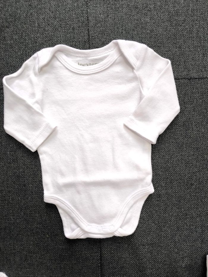 Lot bodies 1 mois - photo numéro 4