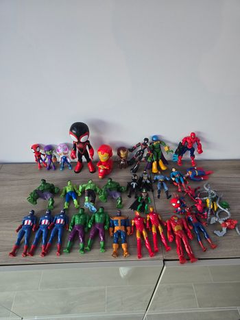 Lot de 33 figurines super hero