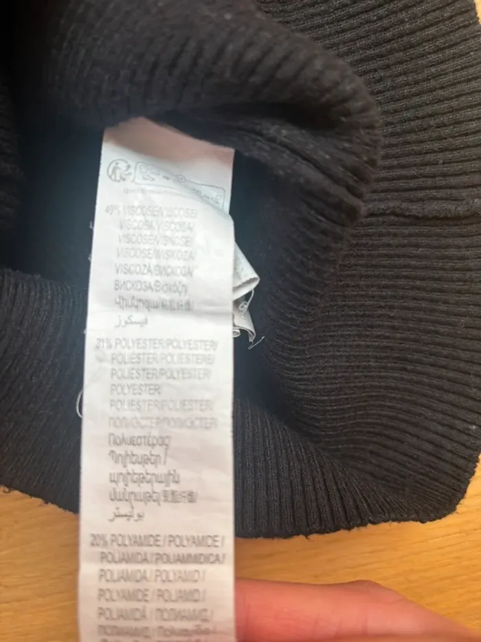 Pull noir Kiabi 8 ans - photo numéro 6