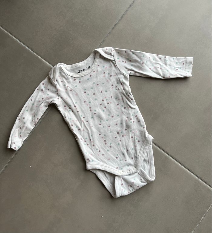Lot de 4 bodys bébé fille 6 mois - photo numéro 2