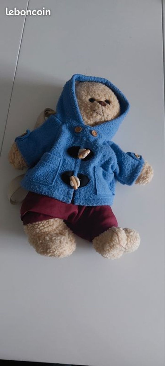 Sac en forme de nounours habillé en bon etat
