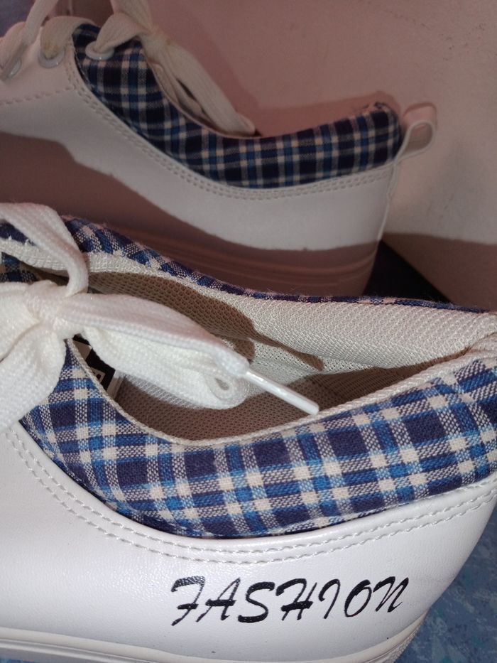 basket basse blanche neuve
pointure 43 - photo numéro 2