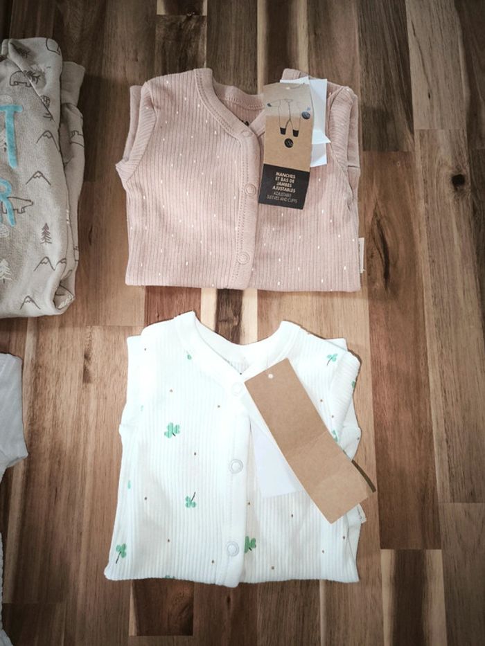 Lot de vêtements 1 mois - photo numéro 2
