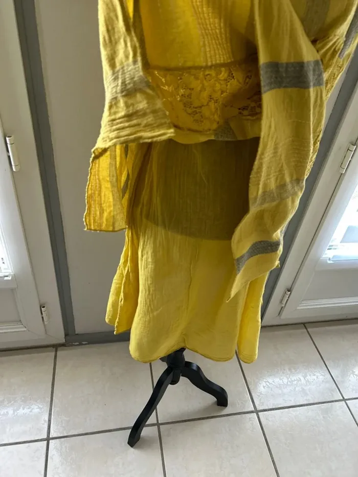 Robe jaune - photo numéro 3