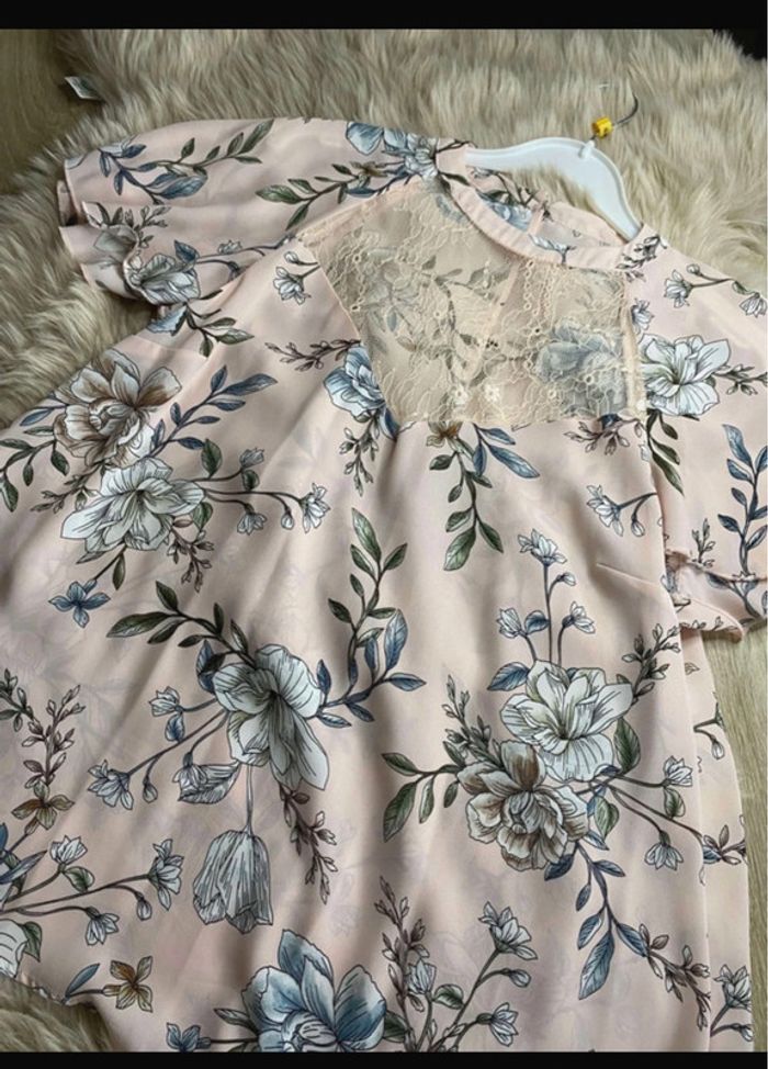 T-shirt rose pâle / rose clair à motifs fleurs Transparent sur le décolleté Taille M / 38
