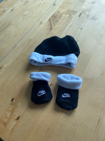 Bonnet et chaussettes