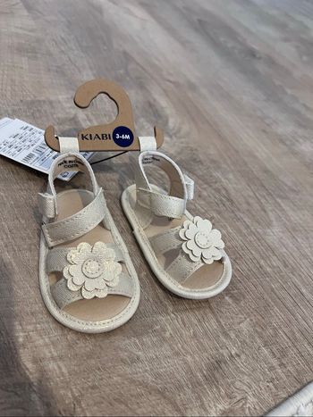 Sandales bébé fille beige neuf avec étiquette