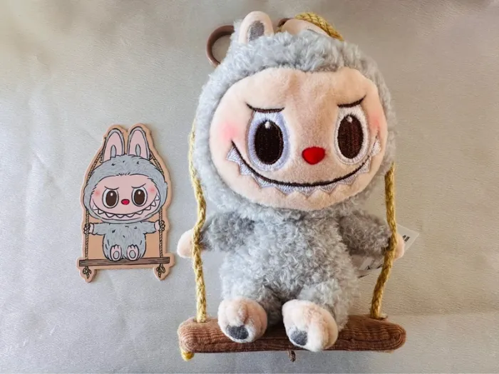 Pop Mart – Labubu “Grey Bunny on Swing” (1/6)