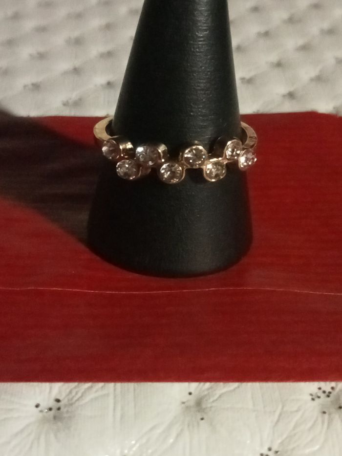 Tres belle bague , pour femme