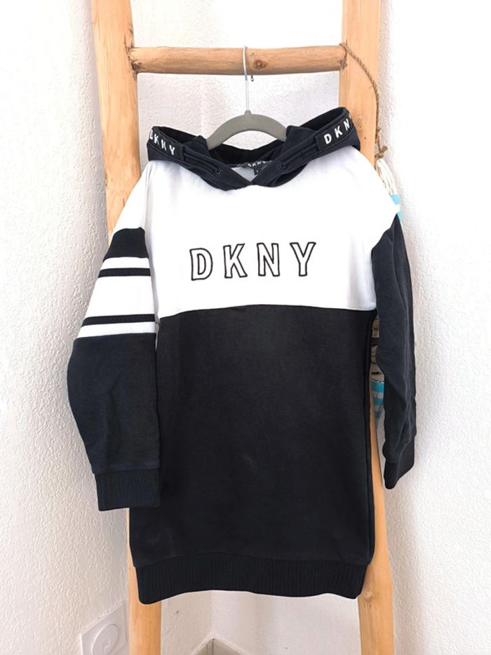 DKNY 8 ans