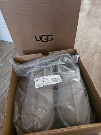 Ugg basse w tazz neuf