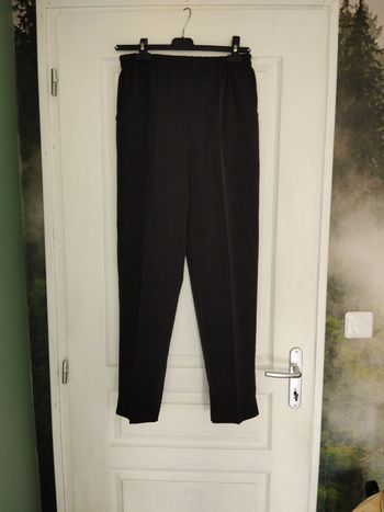 Pantalon noir droit élégant type tailleur taille 38