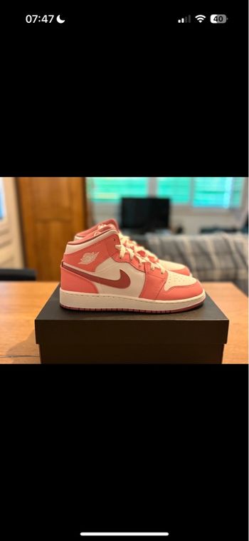 Nike Jordan 1 mid  rose 