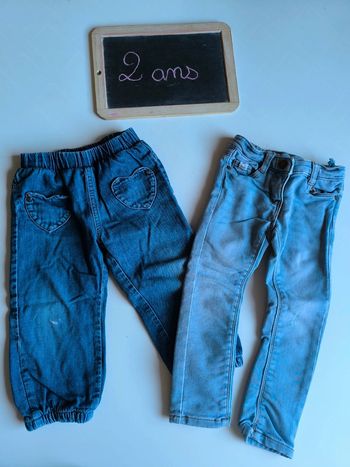 Lot de Jeans Vertbaudet et Tape à l'oeil taille 2 ans en bon état