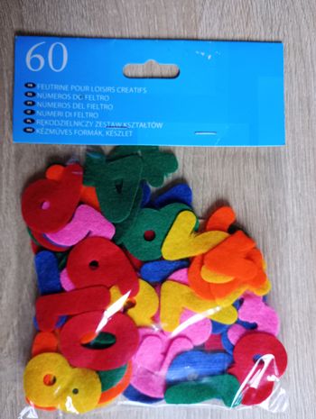 60 numéros en feutrine pour loisirs créatifs