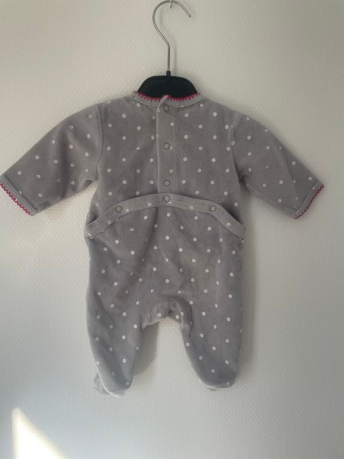 Pyjama 1 mois - photo numéro 2