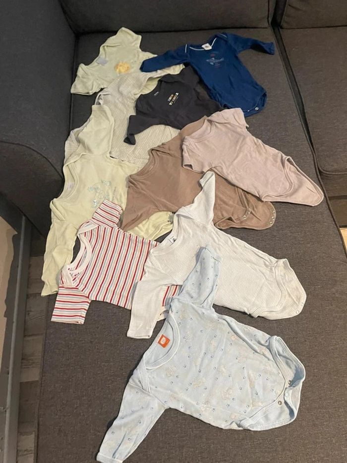Lot de bodies 3 mois - photo numéro 2