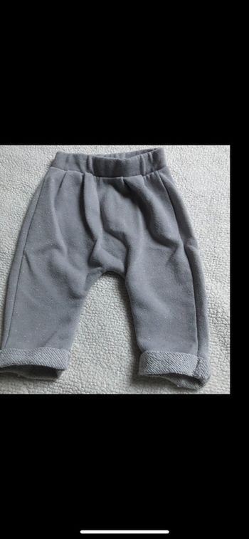 Jogging 3 mois fille très bon état ni tache ni troue !