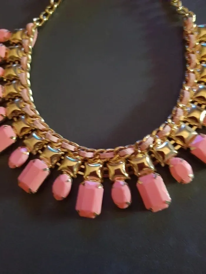 Collier .femme doré, rose .45 cm Neuf sans étiquette - photo numéro 2