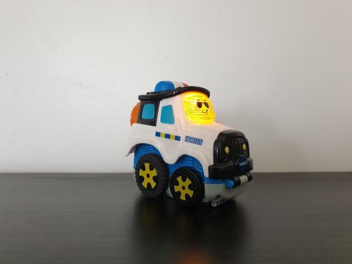 Tut tut bolide Push&Go "Idriss, super police" VTech - photo numéro 2