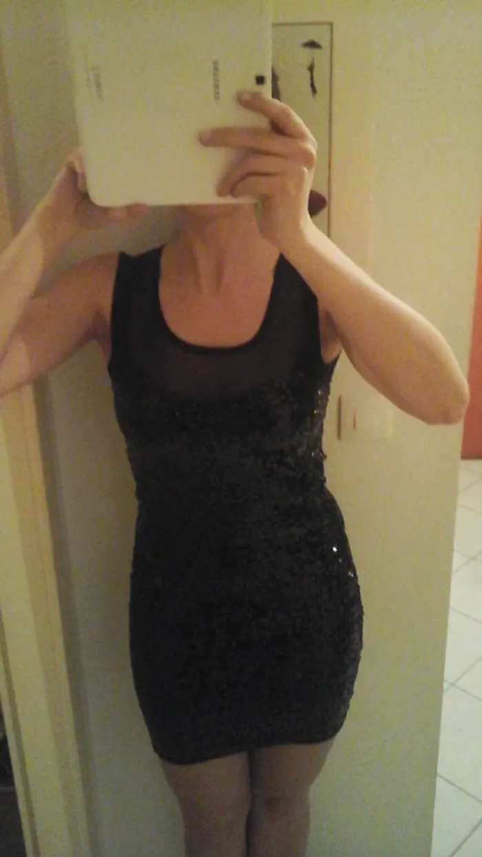 Robe noire paillettes rondes - photo numéro 6