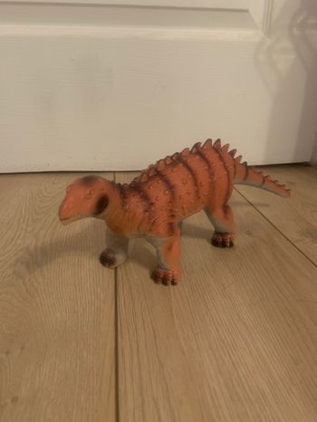 Figurine dinosaure