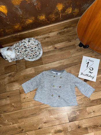 Joli gilet gris col Mao très bon état petit bateau 6 mois/68 cm