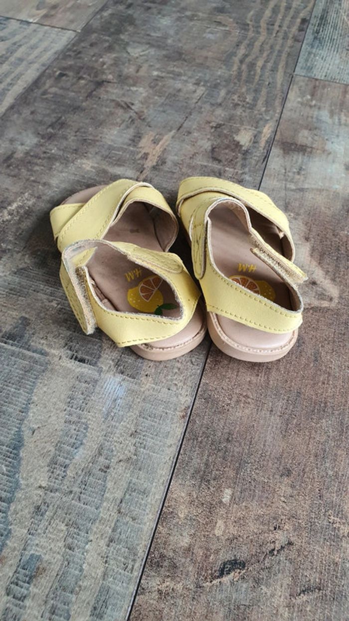 Très belle paire de chaussures h&m taille 18/19 en excellent état - photo numéro 6