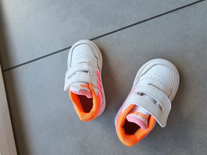 Baskets Adidas pointure 22 - photo numéro 3
