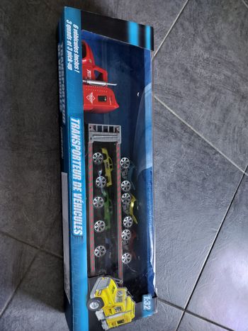 Camion transporteur 3 quads et 3 pick up neuf 