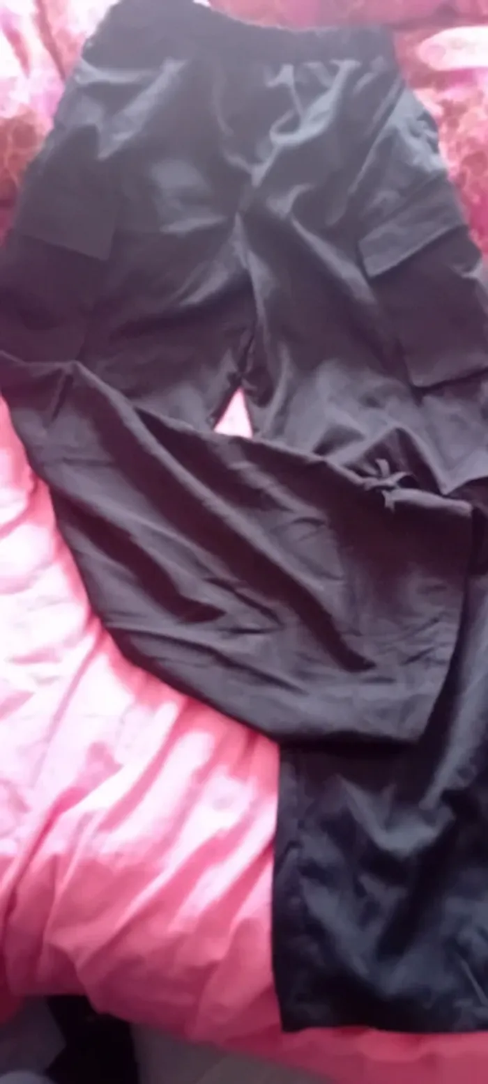 Joli pantalon cargo fin à jambes très large shein 12 ans