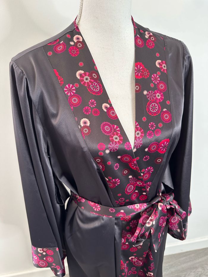 Peignoir kimono satiné à fleurs gris eg rose fuchsia T1 36/38 S/M - photo numéro 3